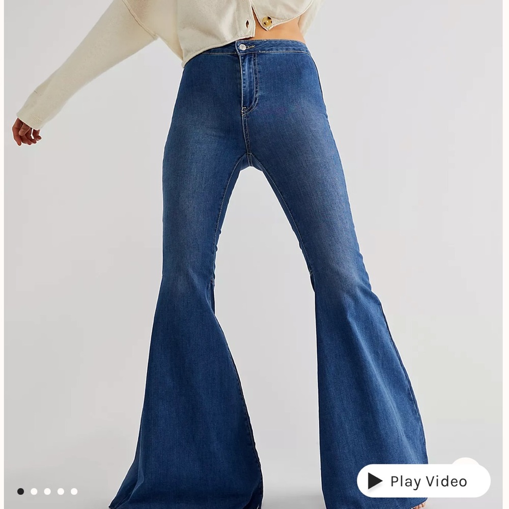 NEW WITH TAGS Freepeople flare jeans in Jericho blue, size 25